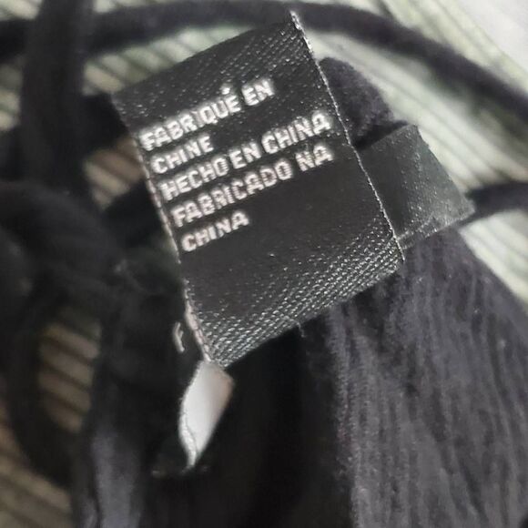 Forever 21 Women’s Black Embroidered Floral Crop Top Medium Boho Festival - Picture 7 of 8